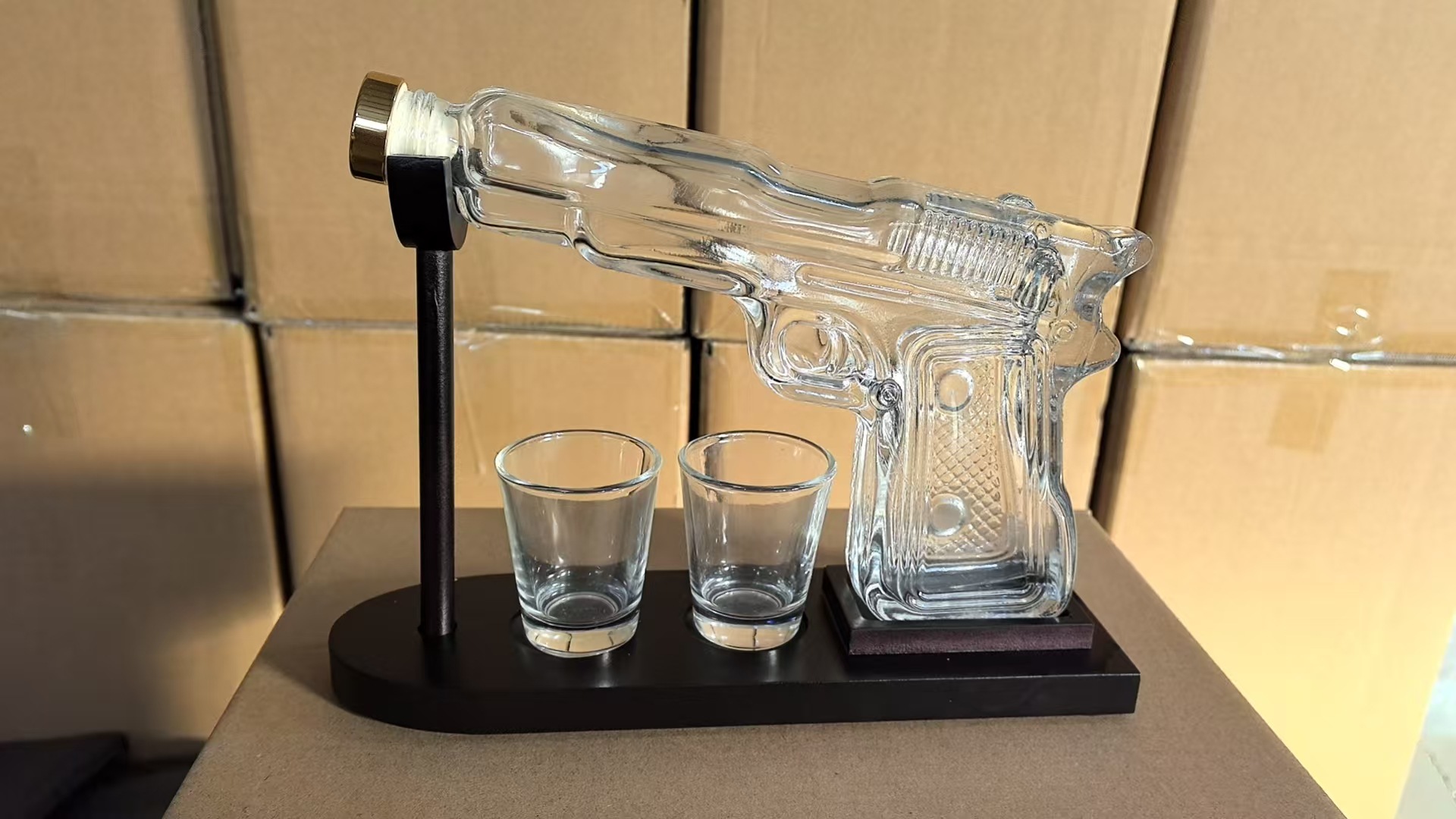Sandhawk Glass Pistol Decanter - đánh giá và giá Glass Decanter Whiskey